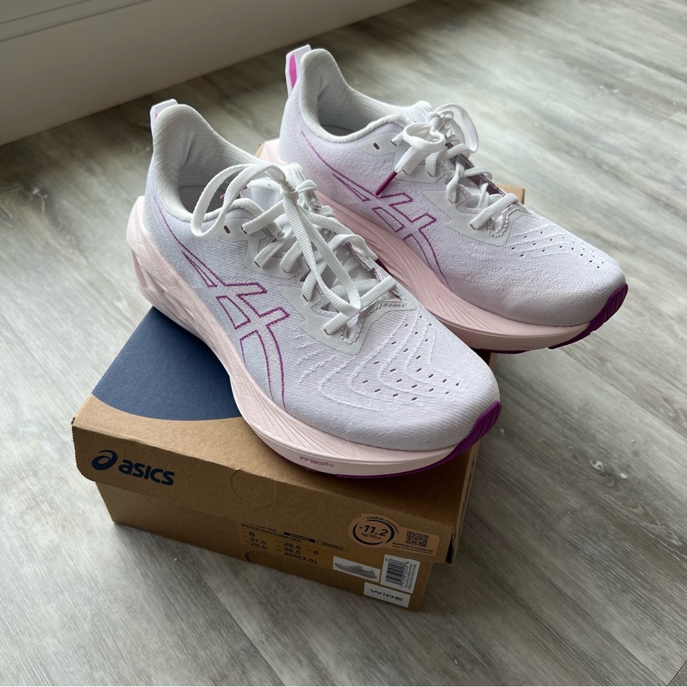 ASICS Women's Novablast 4 - 8 Wide
